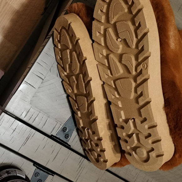 Brown faux fur boots - Picture 3 of 4